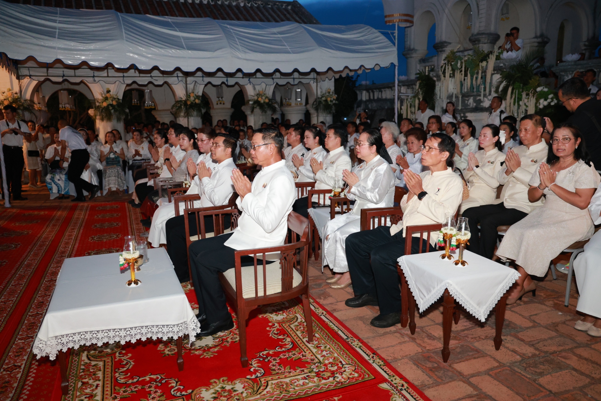 title - ปฏิรูปที่ดินจังหวัดเพชรบุรี ร่วมงานตามประทีปโคมไฟเนื่องในเทศกาลวิสาขบูชา ประจำปี 2569 และพิธีสวดพระพุทธมนต์ เจริญจิตตภาวนาอุทิศถวายแด่สมเด็จพระนางเจ้าสิริกิติ์ พระบรมราชินีนาถ พระบรมราชชนนีพันปีหลวง และเวียนเทียนรอบพระธาตุจอมเพชร
